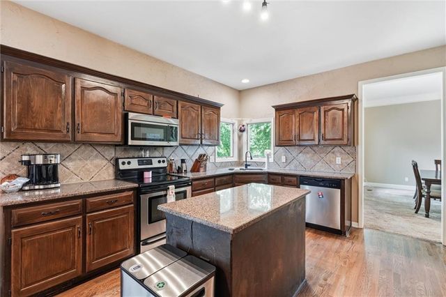 5216 W 158th Place, Overland Park, KS 66224