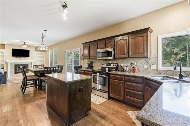 5216 W 158th Place, Overland Park, KS 66224