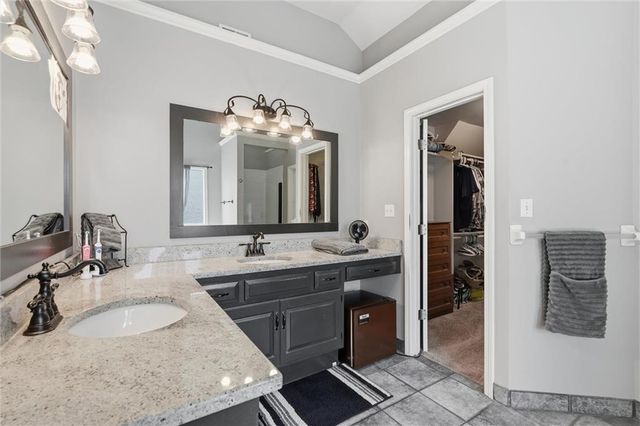 5216 W 158th Place, Overland Park, KS 66224