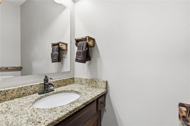 5216 W 158th Place, Overland Park, KS 66224