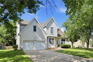 5216 W 158th Place, Overland Park, KS 66224