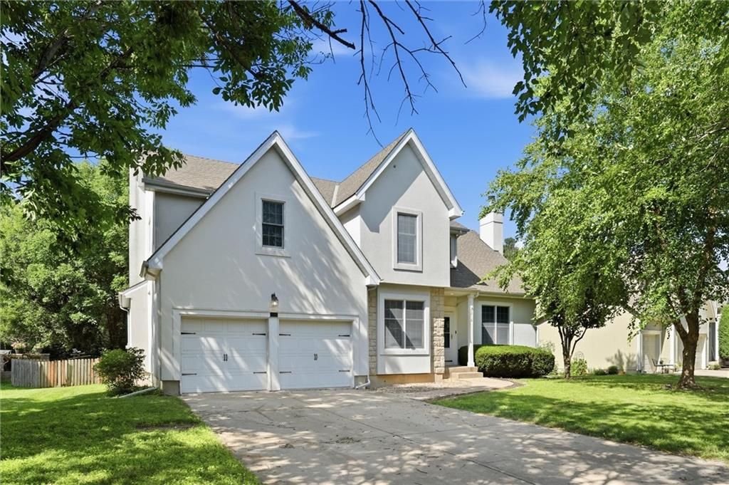 5216 W 158th Place, Overland Park, KS 66224