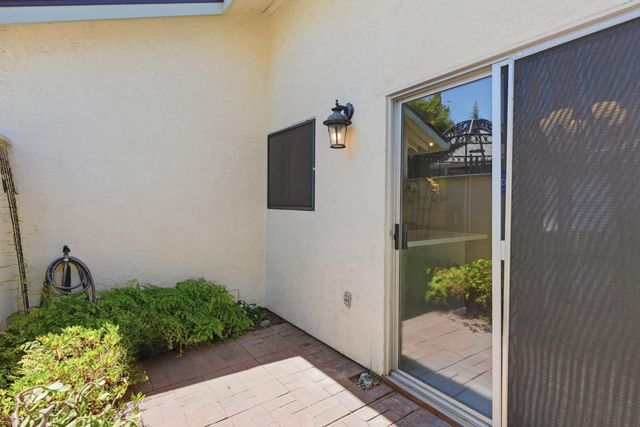 7405 Monogram Dr, Sacramento, CA 95842
