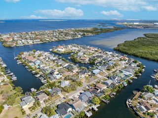 6606 DOLPHIN COVE DRIVE, Apollo Beach, FL 33572