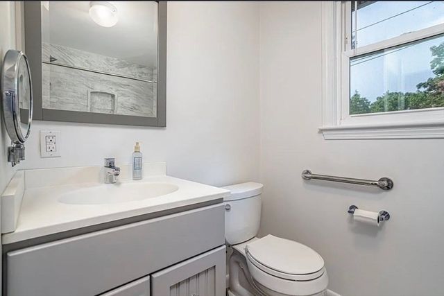 304 Primrose Hill Rd, Dracut, MA 01850