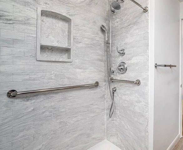 304 Primrose Hill Rd, Dracut, MA 01850