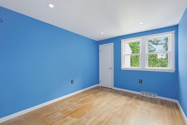 304 Primrose Hill Rd, Dracut, MA 01850
