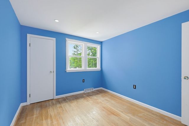304 Primrose Hill Rd, Dracut, MA 01850