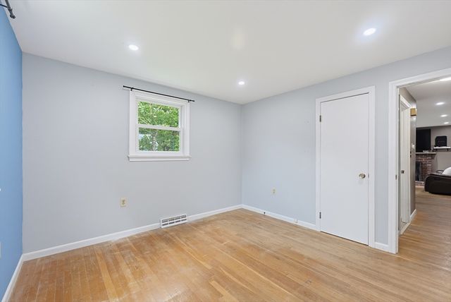304 Primrose Hill Rd, Dracut, MA 01850