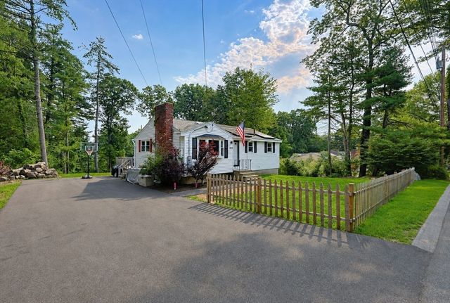 304 Primrose Hill Rd, Dracut, MA 01850