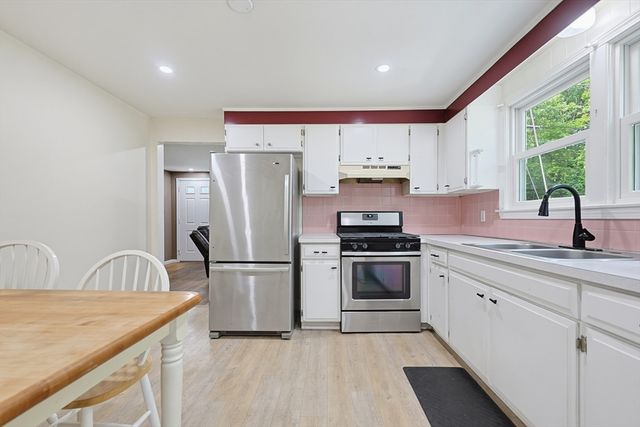 304 Primrose Hill Rd, Dracut, MA 01850