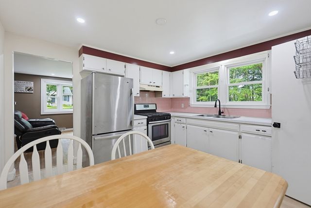 304 Primrose Hill Rd, Dracut, MA 01850