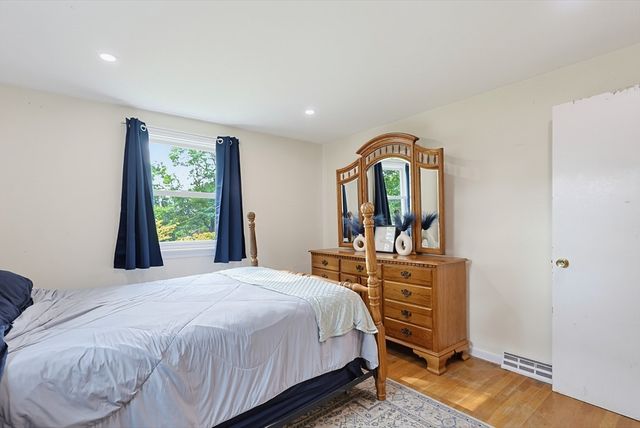 304 Primrose Hill Rd, Dracut, MA 01850