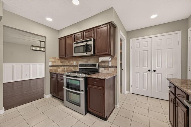 1030 Mabry Mill Road, Houston, TX 77062
