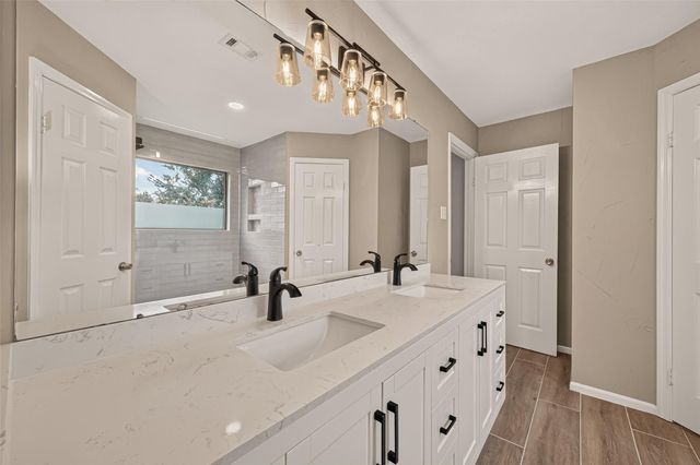 1030 Mabry Mill Road, Houston, TX 77062
