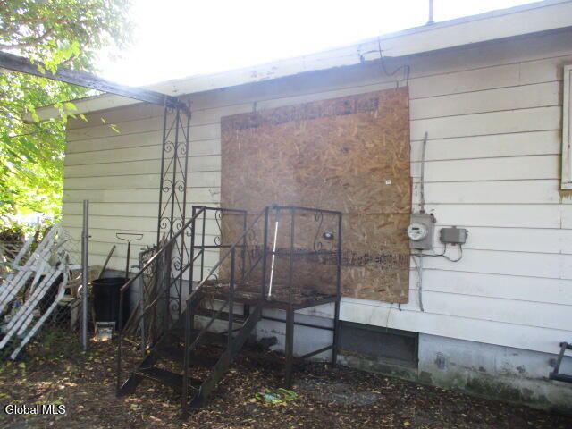 1 Thoroughbred Lane, Colonie, NY 12205