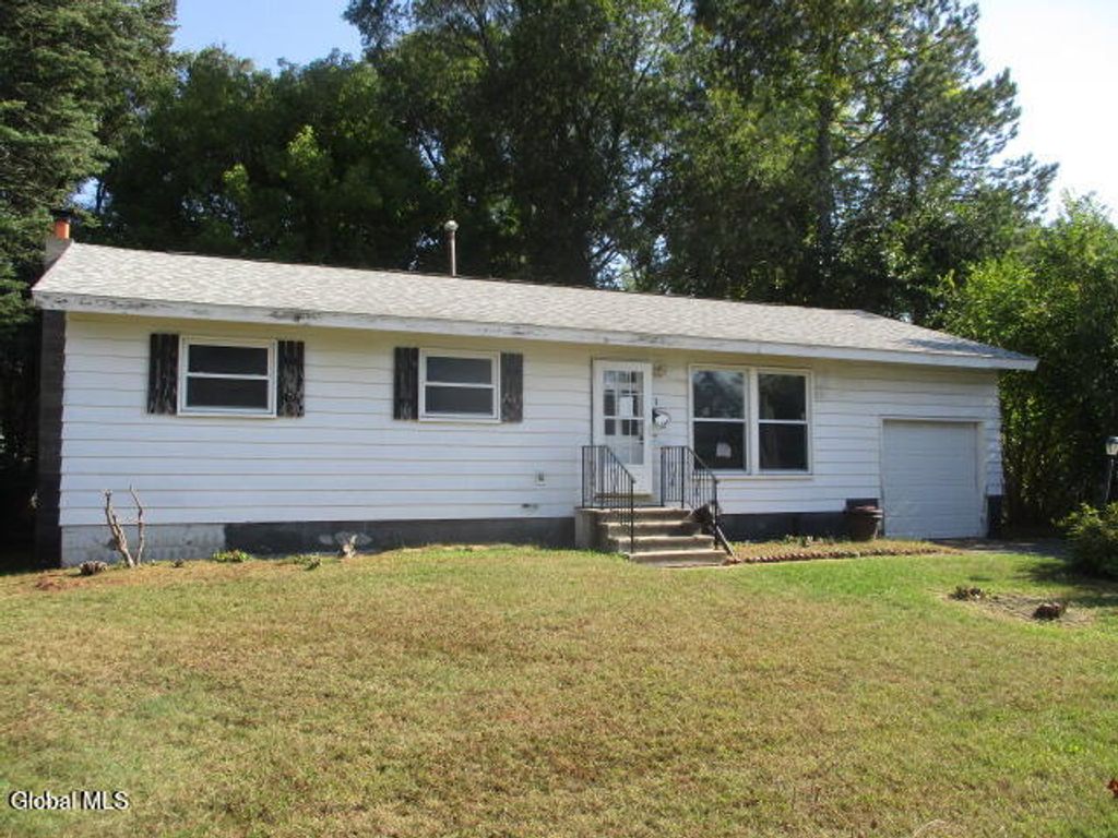 1 Thoroughbred Lane, Colonie, NY 12205