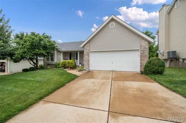 26 Docs Court, St Charles, MO 63303