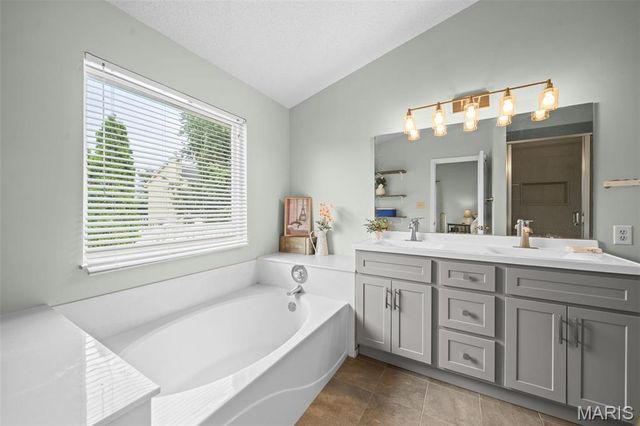 26 Docs Court, St Charles, MO 63303