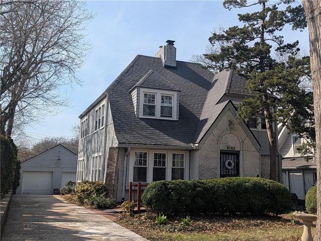 5616 Wyandotte Street, Kansas City, MO 64113