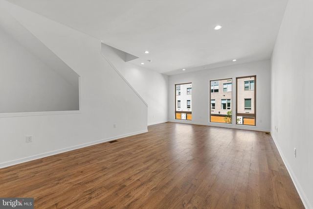 3118 PIERVIEW LN, Philadelphia, PA 19125