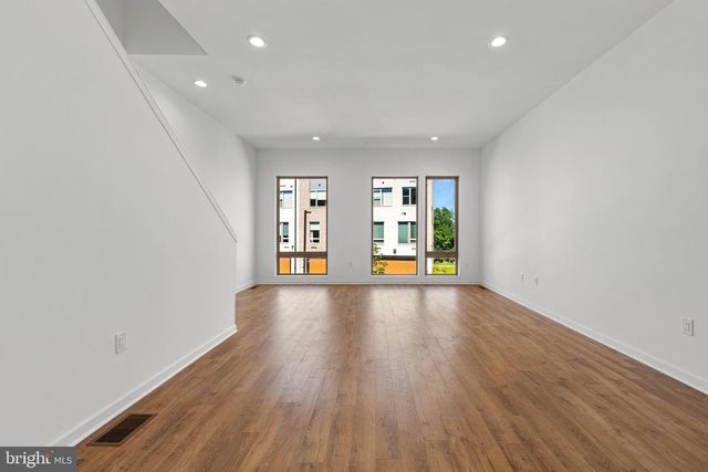 3118 PIERVIEW LN, Philadelphia, PA 19125