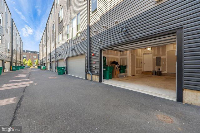 3118 PIERVIEW LN, Philadelphia, PA 19125