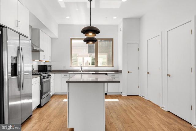 3118 PIERVIEW LN, Philadelphia, PA 19125