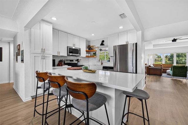 2101 37TH STREET N, St Petersburg, FL 33713
