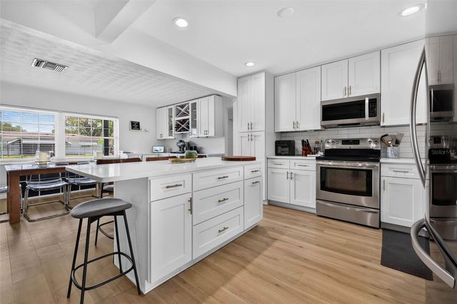 2101 37TH STREET N, St Petersburg, FL 33713