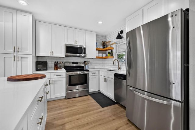 2101 37TH STREET N, St Petersburg, FL 33713