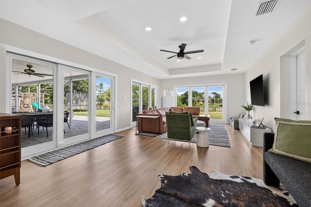 2101 37TH STREET N, St Petersburg, FL 33713