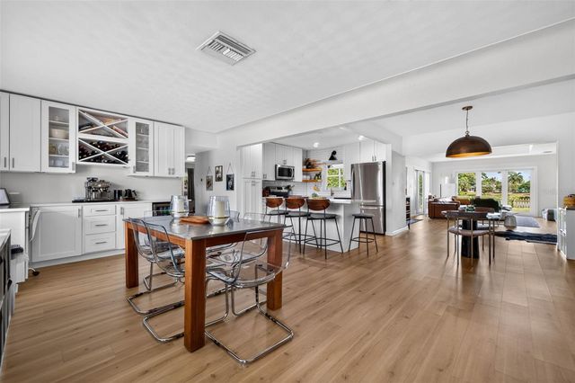 2101 37TH STREET N, St Petersburg, FL 33713