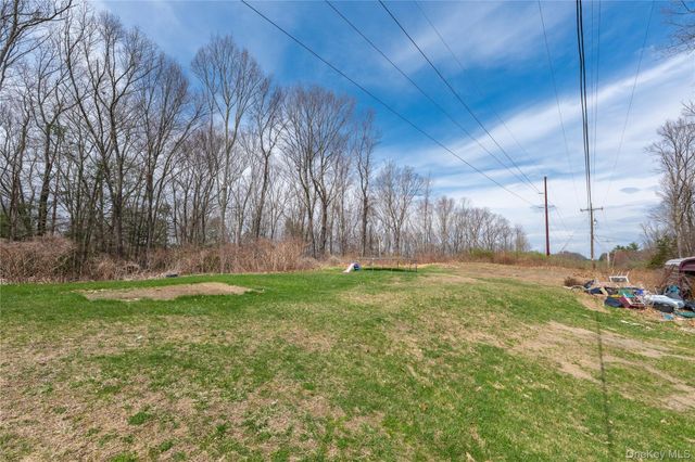 18 Powerline Lane, Staatsburg, NY 12580
