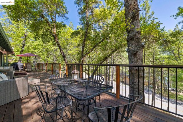 19779 Pine Mountain Dr, Groveland, CA 95321