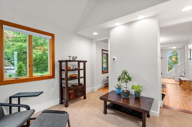 63 Massasoit St, Northampton, MA 01060