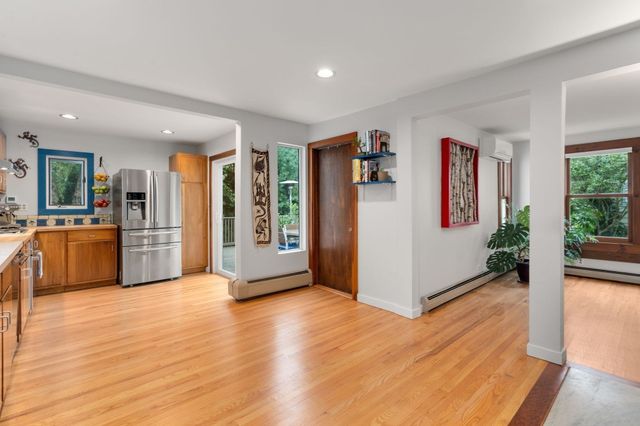 63 Massasoit St, Northampton, MA 01060