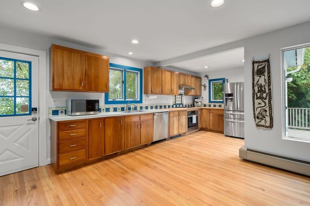 63 Massasoit St, Northampton, MA 01060