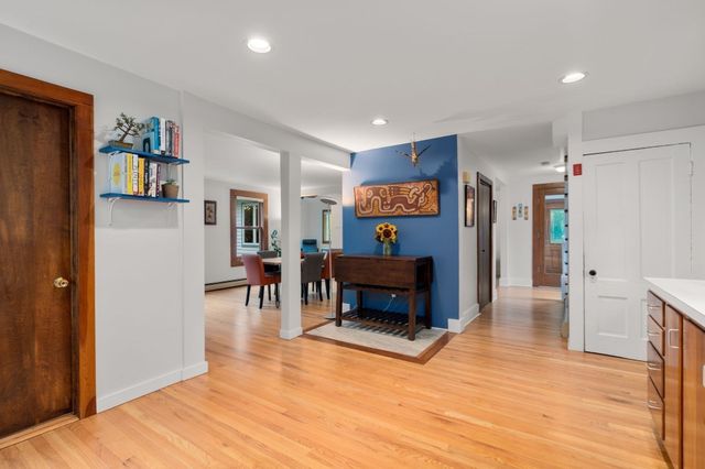 63 Massasoit St, Northampton, MA 01060