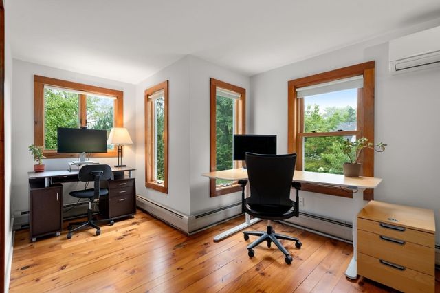 63 Massasoit St, Northampton, MA 01060