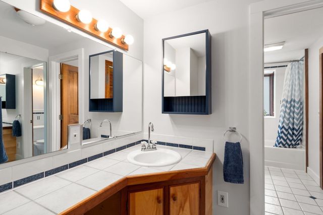 63 Massasoit St, Northampton, MA 01060