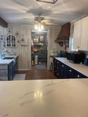 616 1st St, Lawrenceburg, TN 38464