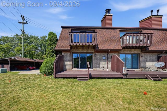 25200 Quarter Deck Street, Harrison Charter Township, MI 48045