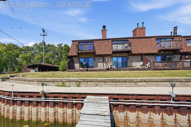 25200 Quarter Deck Street, Harrison Charter Township, MI 48045