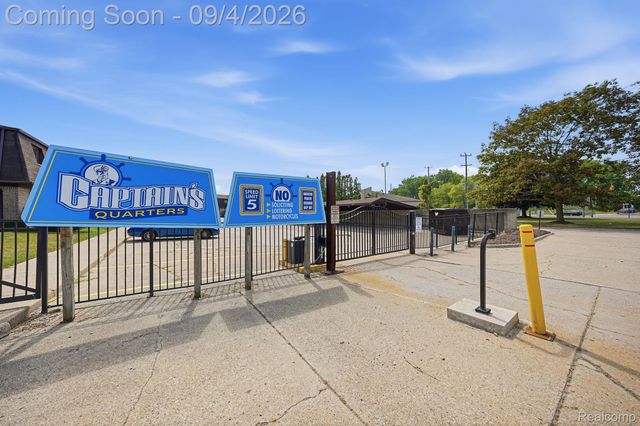 25200 Quarter Deck Street, Harrison Charter Township, MI 48045
