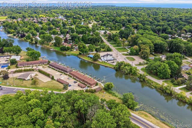 25200 Quarter Deck Street, Harrison Charter Township, MI 48045