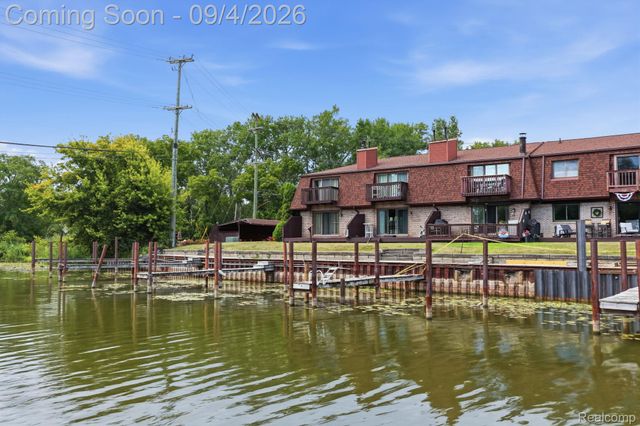 25200 Quarter Deck Street, Harrison Charter Township, MI 48045