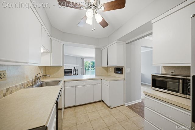 25200 Quarter Deck Street, Harrison Charter Township, MI 48045