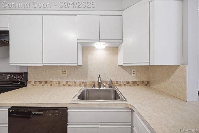 25200 Quarter Deck Street, Harrison Charter Township, MI 48045