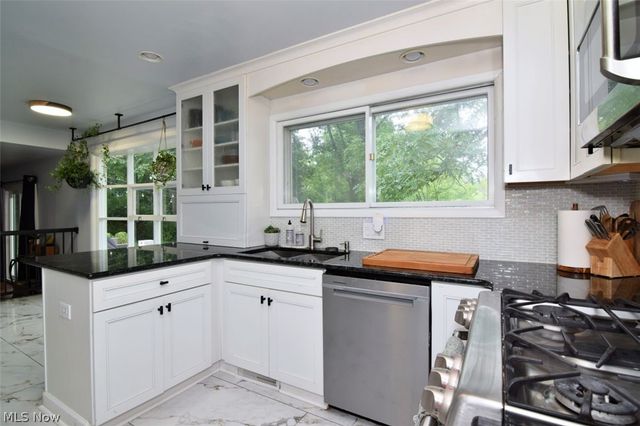 9145 Mercer Lane, Brecksville, OH 44141